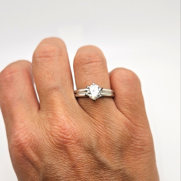 🟢3/$19🟢 CZ Diamond Silver Tone Engagement Style Ring - Picture 2 of 6